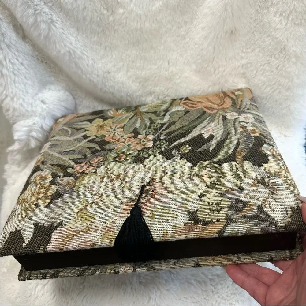 Grandma Style Floral Tapestry Print Tasseled Accent Storage Box Multicolor